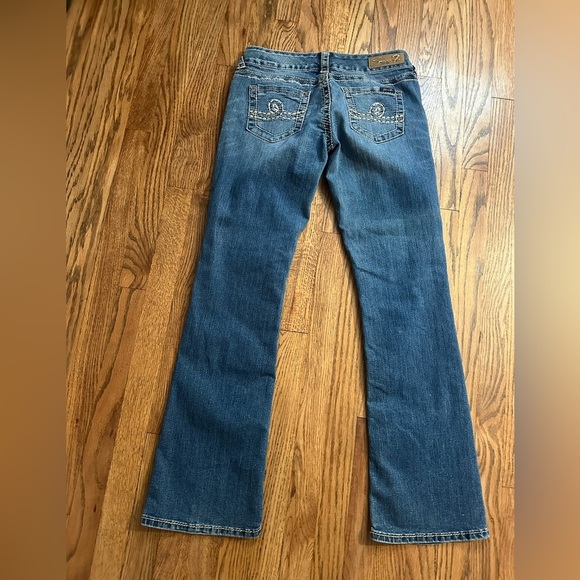 Seven7 Low Rise Boot Cut Jeans Blue Medium Wash Whiskered Stretch Pockets Denim - Picture 6 of 13